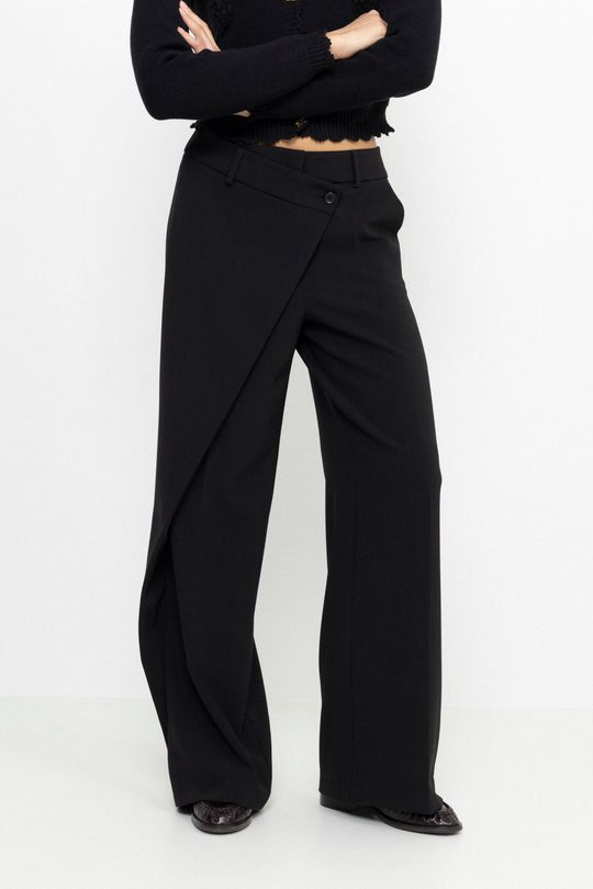 Anais Wrap Front