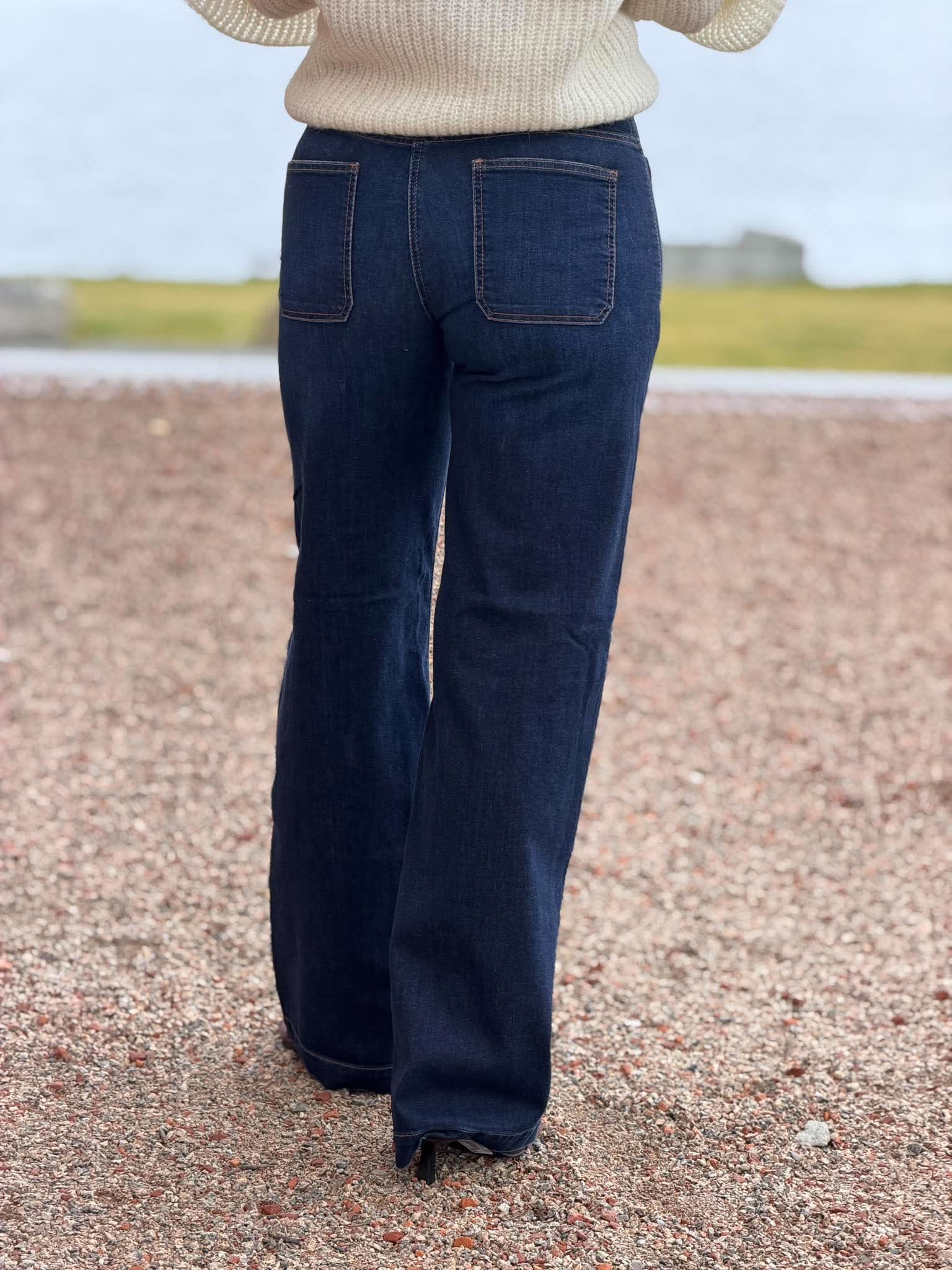 Ada Patched Pockets