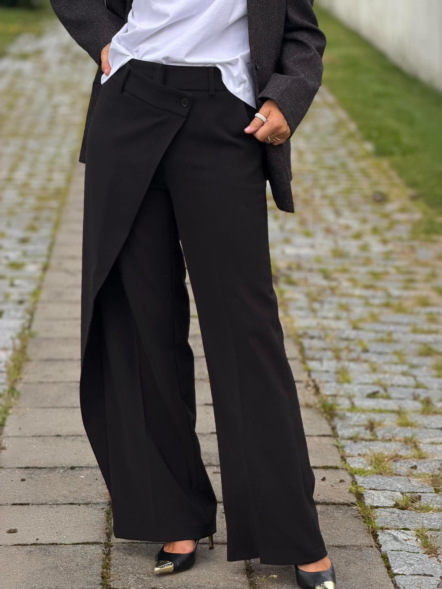 Anais Wrap Front